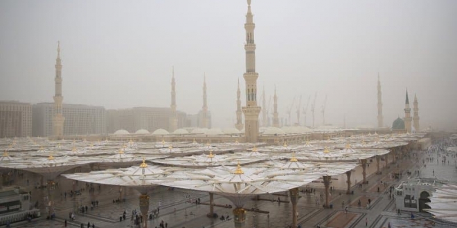 صورة أتربة على المدينة المنورة وأمطار رعدية على الباحة 
