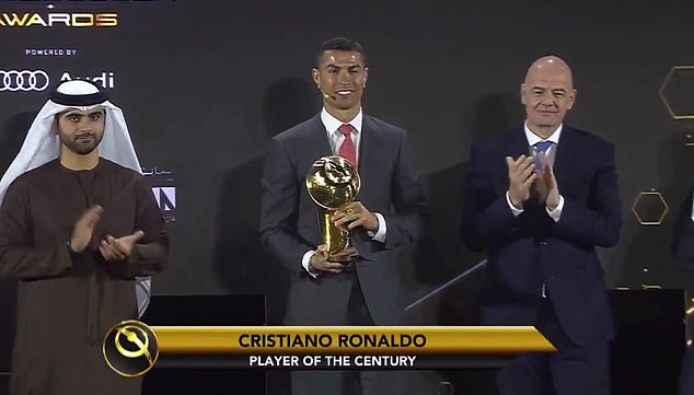 كريستيانو رونالدو يفوز بجائزة لاعب القرن في حفل جوائز جلوب سوكر