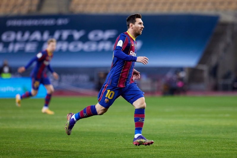 تفاصيل عرض مانشستر سيتي لـ ميسي 3 برشلونة