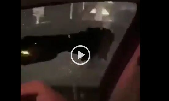 صورة شرطة الرياض تضبط 4 مواطنين قاموا بإشارات بذيئة وهشموا زجاج مركبة