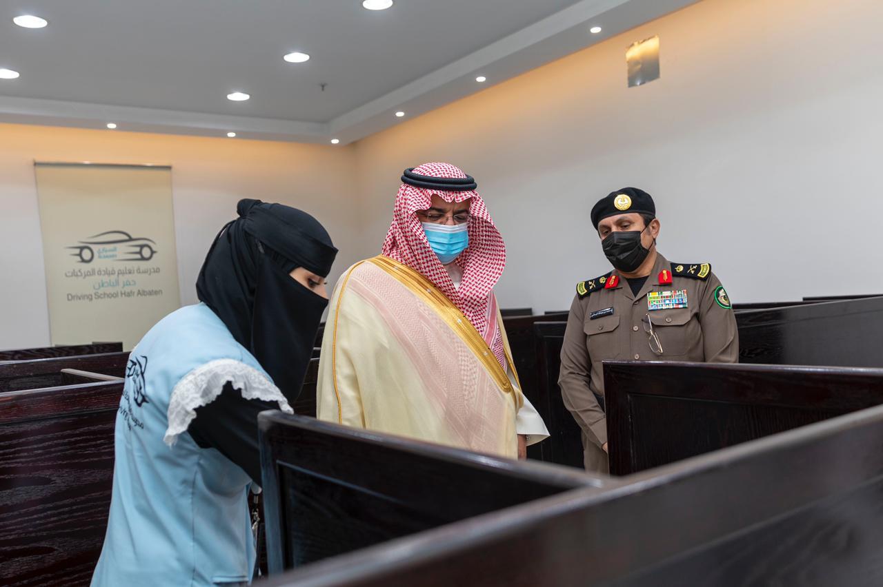 فيديو وصور.. افتتاح مدرسة تعليم القيادة للنساء في حفر الباطن 3 افتتاح مدرسة تعليم القيادة بحفر الباطن