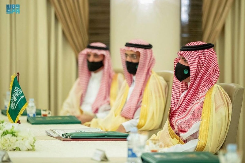 عبدالعزيز بن سعود ووزير الداخلية البحريني يرأسان الاجتماع الأول للجنة التنسيق الأمني - المواطن