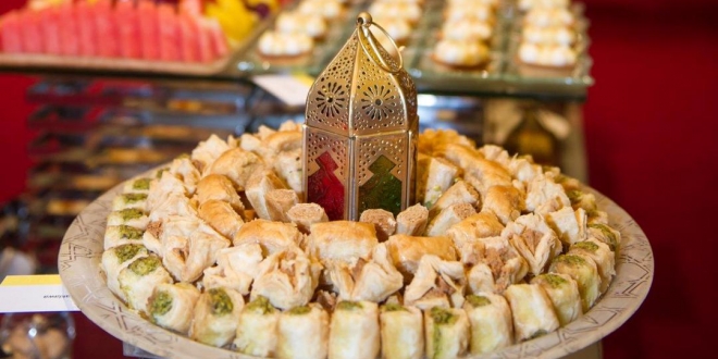صورة سر إقبال الصائمين على الحلويات في رمضان
