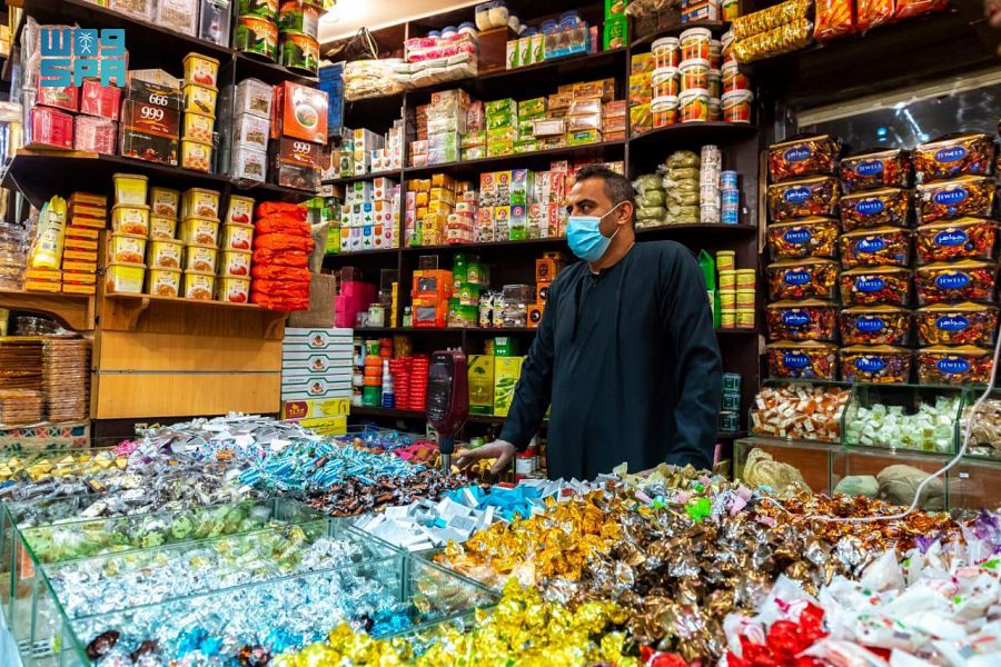 عيد الفطر ينعش أسواق الحلويات في الباحة - المواطن