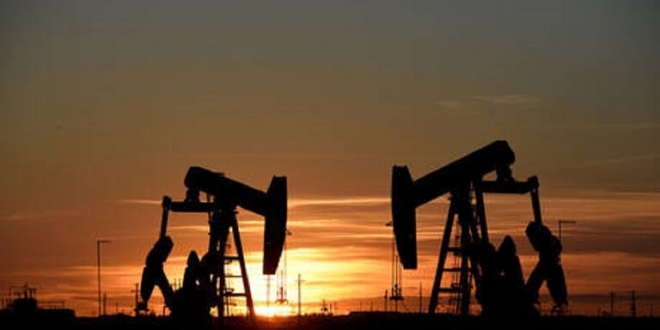 صورة أسعار النفط تهبط بفعل انحسار مخاوف تعطل خطوط أنابيب