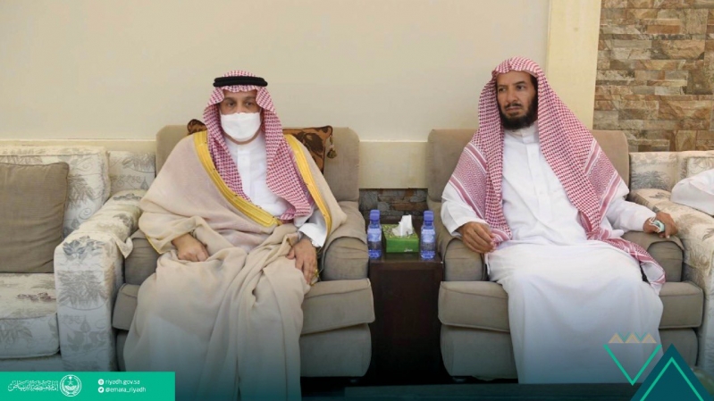 أمير الرياض يعزي أسرة الشيخ ناصر الشثري في منزلهم | صحيفة ...