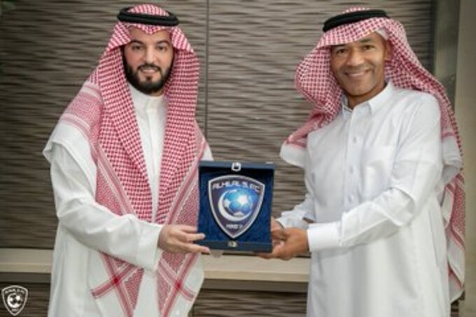 بديل مفاجئ لـ مدرب النصر 2 رئيس الهلال مع مورايس