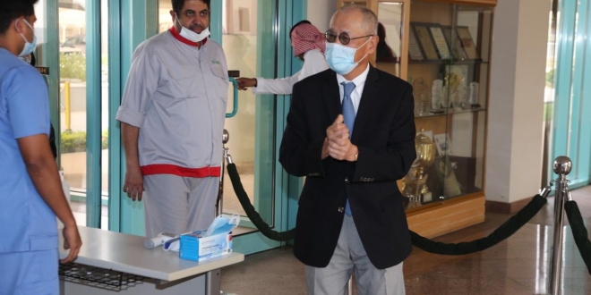 صورة السفير الياباني بالمملكة : تجربة اللقاح عظيمة والسعودية لم تفرق بين مواطن ومقيم