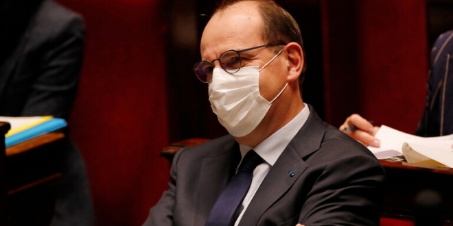 صورة رئيس وزراء فرنسا يخضع للعزل الذاتي