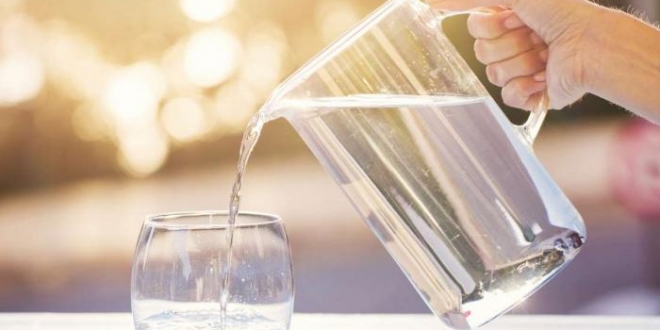 صورة استشاري: تناول الماء ضروري لمنع جفاف الخلايا