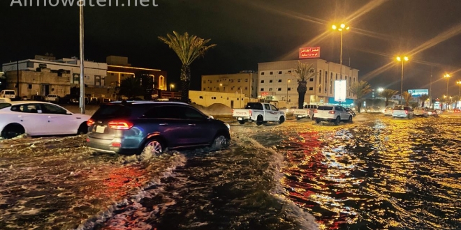 صورة سوء تصريف مياه الأمطار يتسبب في تعطل المركبات بخميس مشيط
