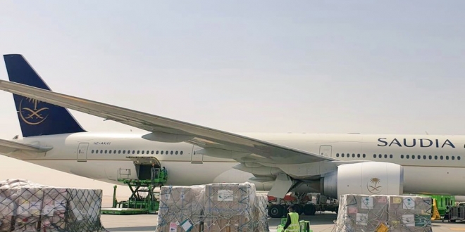 صورة وصول الطائرة الإغاثية الثالثة إلى تونس ضمن الجسر الجوي السعودي