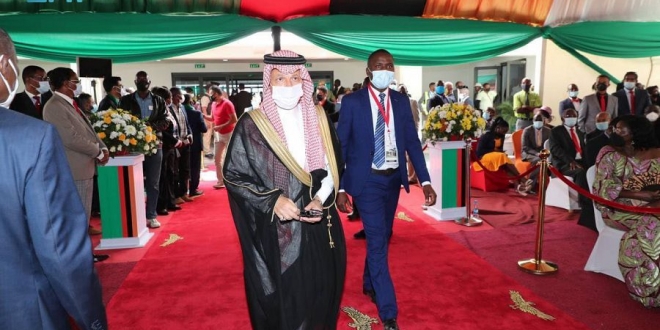 صورة نيابة عن الملك سلمان.. قطان يشارك في مراسم تنصيب رئيس زامبيا