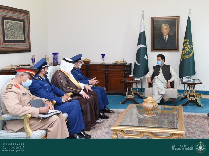 رئيس وزراء باكستان يستقبل رئيس هيئة الأركان العامة - المواطن