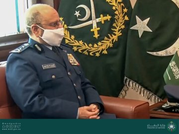 قائد الجيش الباكستاني يبحث التعاون العسكري مع رئيس هيئة الأركان العامة