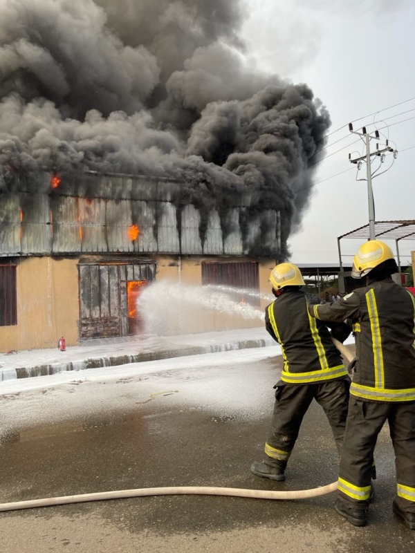 حريق في عدد من الورش ومستودع لقطع الغيار بأبو عريش - المواطن