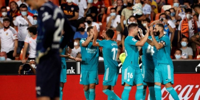 صورة ريال مدريد يعبر فالنسيا وينفرد بالصدارة